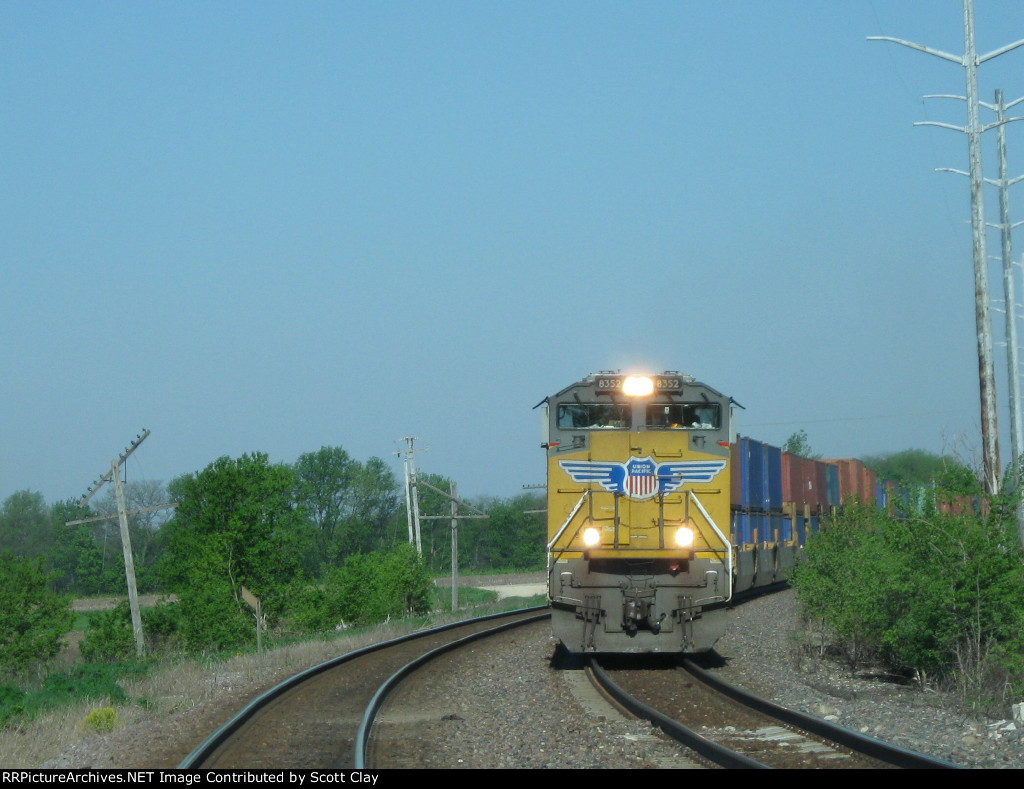 UP 8352 approaching the Rock river